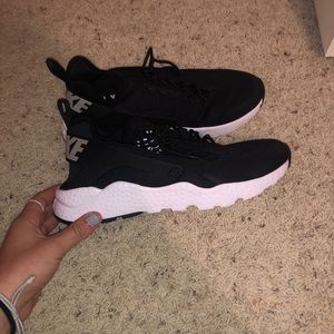 Women’s black bike air huaraches